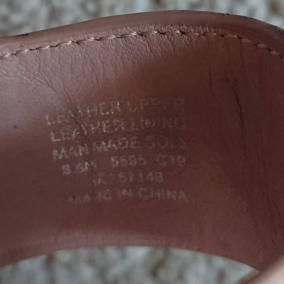 Tory Burch light Pink Everly T-Strap Flat Sandal with golden tone logo size 8.5 - Picture 10 of 12